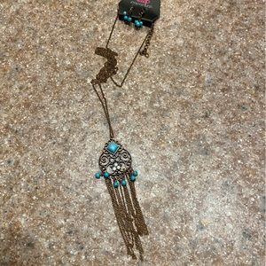 Paparazzi necklace and earrings